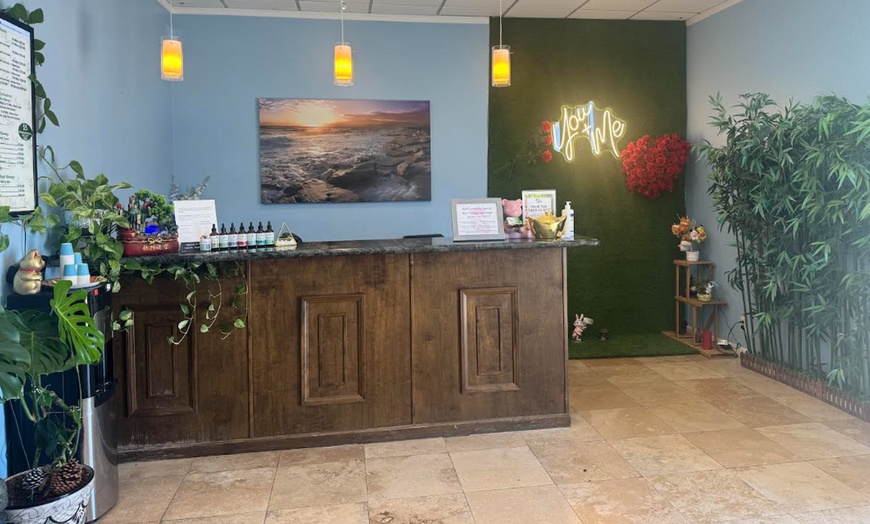Image 4: Swedish or Deep Tissue Body Massage w/ Free Hot Stone & Essential Oil