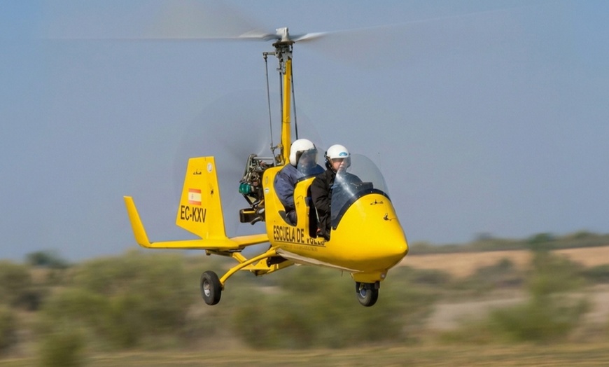 Image 3: Bautismo de vuelo: autogiro para 1 o 2 personas con duración a elegir 