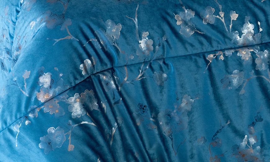 Image 11: Trapunta matrimoniale in velluto con stampa digitale