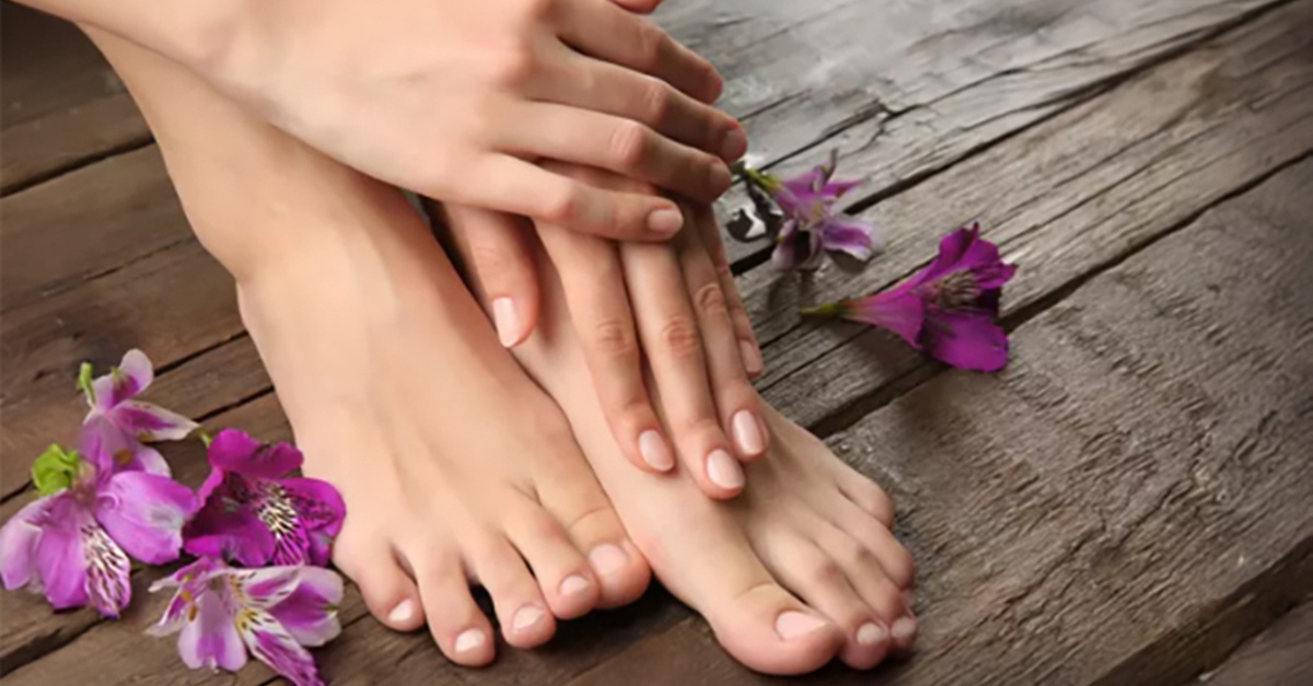 Servicio de manicura, pedicura o mani-pedi en Alicante