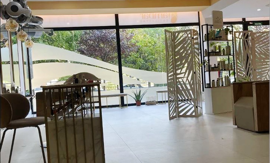 Image 7: Sesión de depilación de cejas, y opción a labio, con hilo