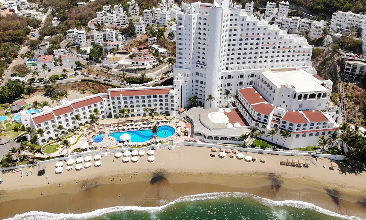 ✈ 6-Night Costa Rica & Panama Escape w/ Air from Travel by Jen