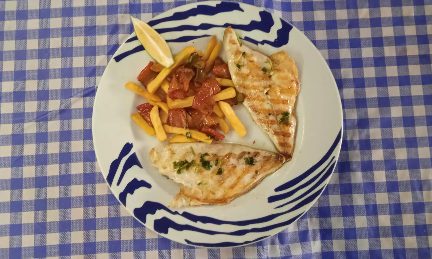 Menú a elegir entre mar y montaña o paletilla para 2 con vino