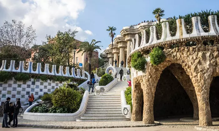 ✈ Barcellona: Volo diretto più 2 o 3 notti in hotel