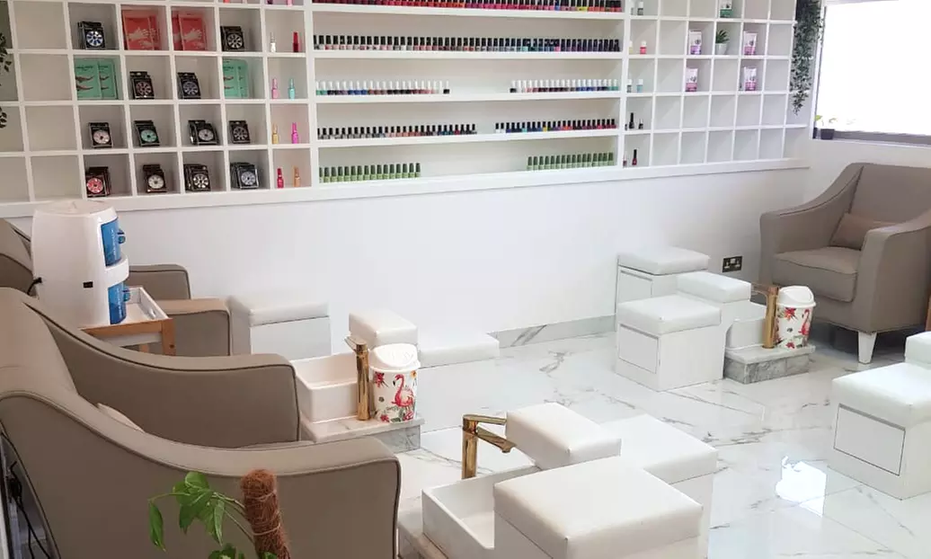 Wash, trim and Blow-Dry