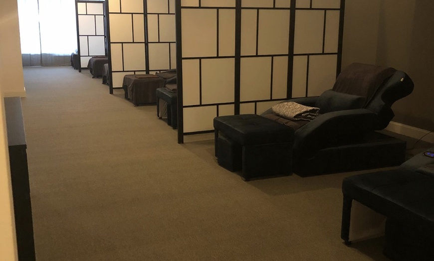 Image 4: Hot-Stone Full-Body Massage with Organic Aromatherapy in Hauppauge