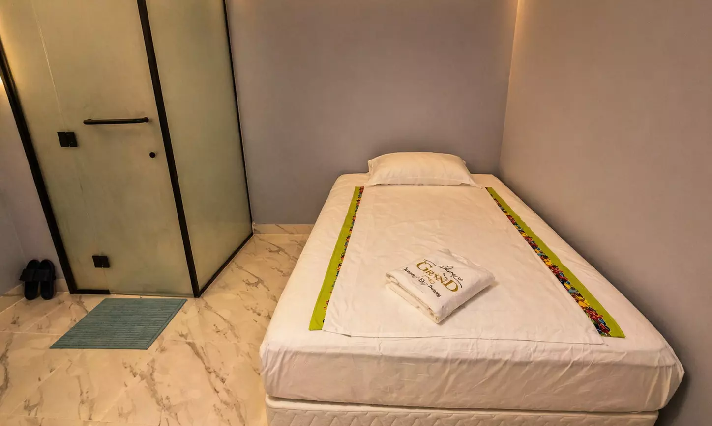 Gents Private VIP Room Spa Treatments with Shower Facility