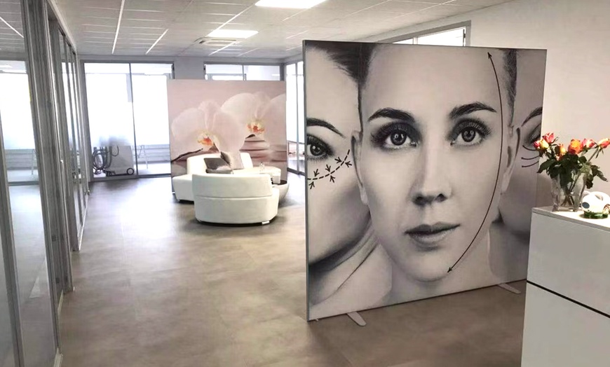 Image 3: 75 Min. Aromaöl-Ganzkörpermassage mit warmen Ölen für 1 Person 