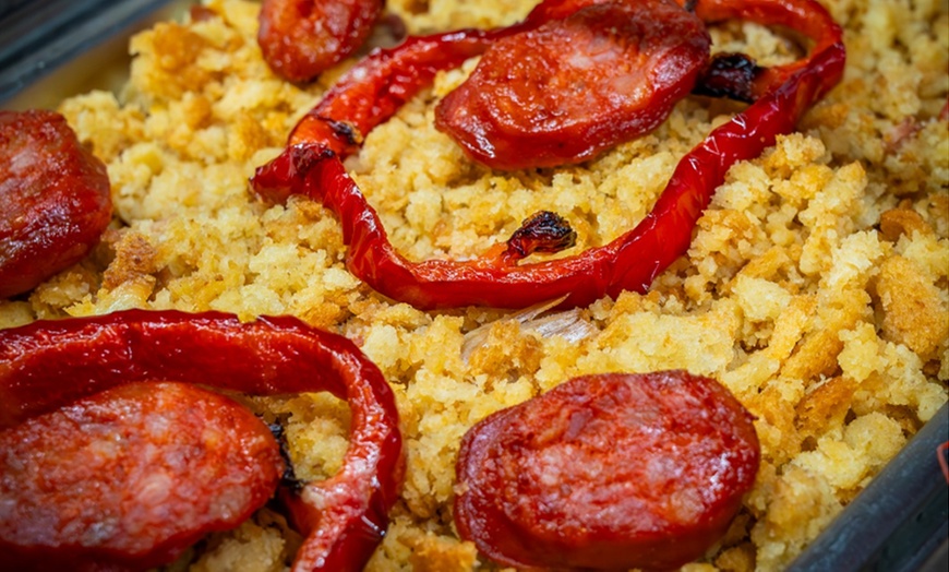 Image 2: Menú para 2 o 4 personas con entrante, principales, postre y bebida