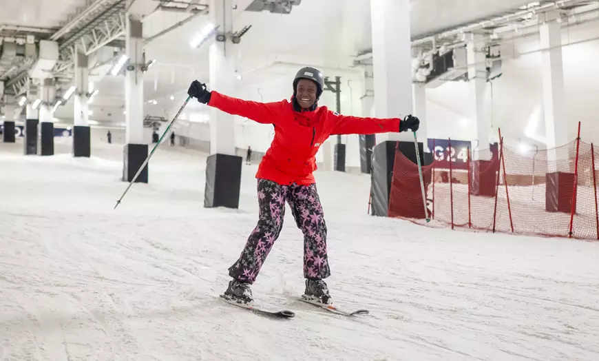 Image 4: Beginners Ski / Snowboarding Day Course with Lunch for One