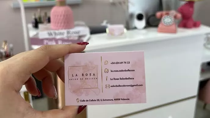 Consigue una piel de porcelana con una limpieza facial a elegir para 1