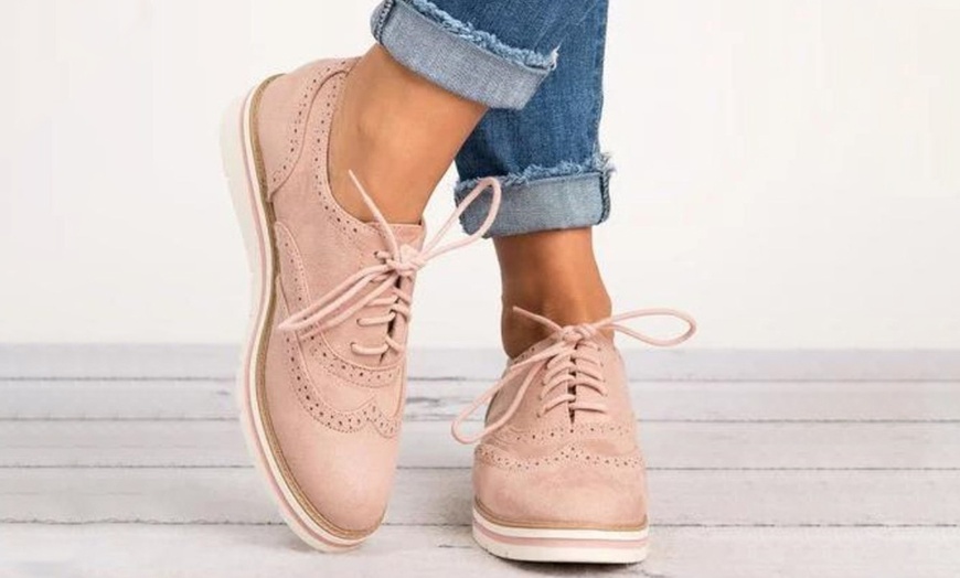 Image 1: Retro-Style Lace-Up Shoes