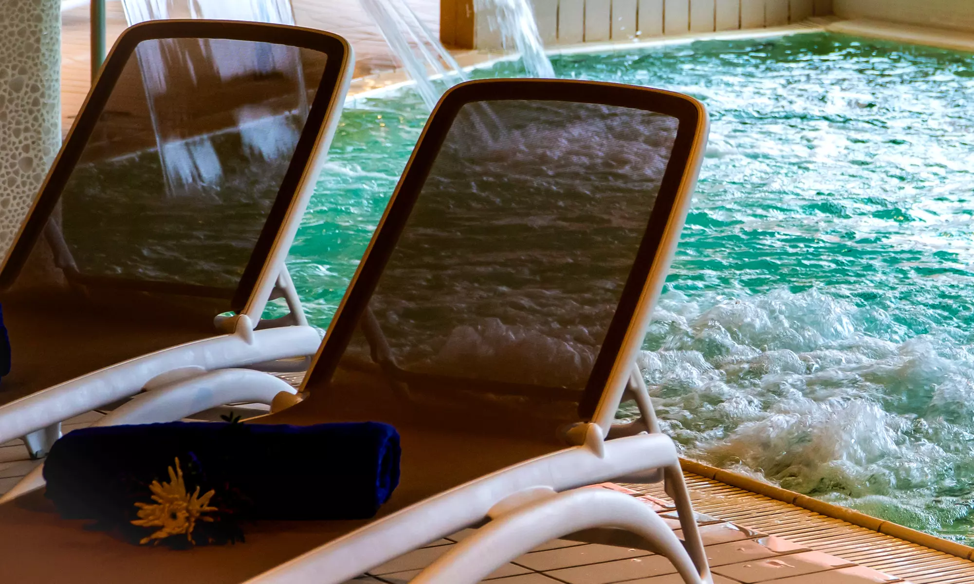 Bienestar de lujo: spa para 2 con opción a masaje y menú en resort 4*