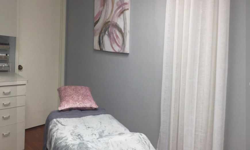 Image 2: One or Two 60- or 90-Full Body Massages With Hot Stone and Foot Scrub