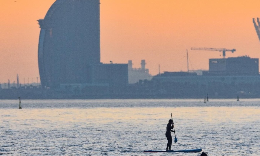 Image 8: Amanecer, atardecer o bautizo en paddlesurf con instructor para 1 o 2