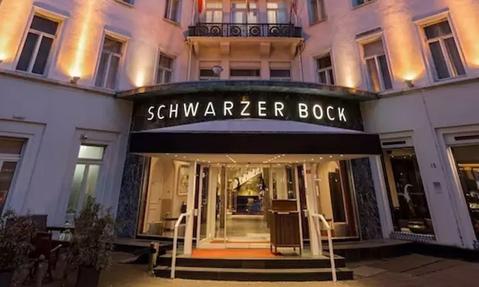 Gans to go (4,4 kg) inkl. Rotkohl, Kartoffelklößen & Beifußsauce