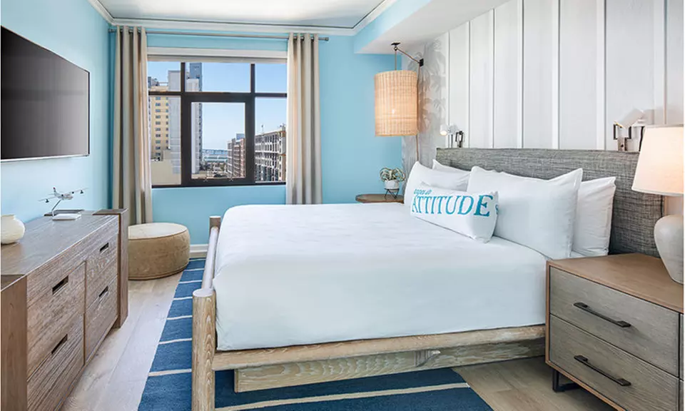 4-Star Stay With Rooftop Pool in San Diego's Lively Gaslamp Quarter
