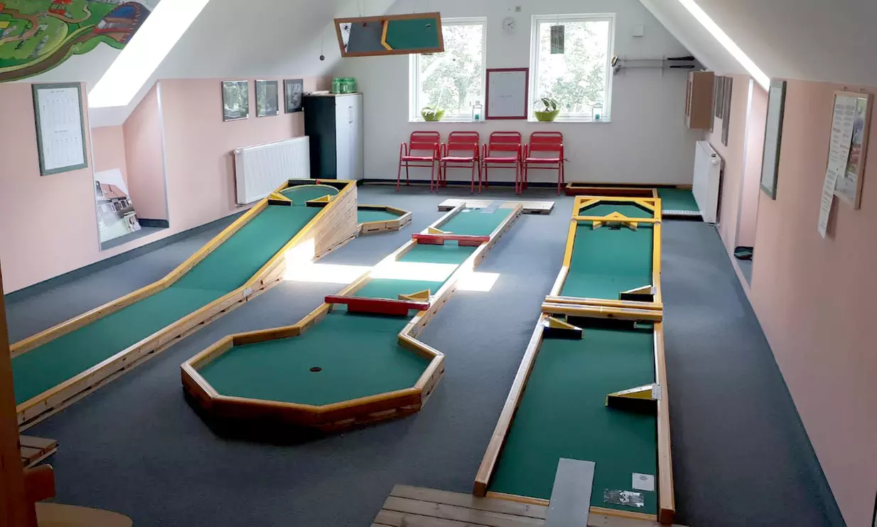 1 - 2 Std. Indoor Mini-Golf für bis zu 12 Personen