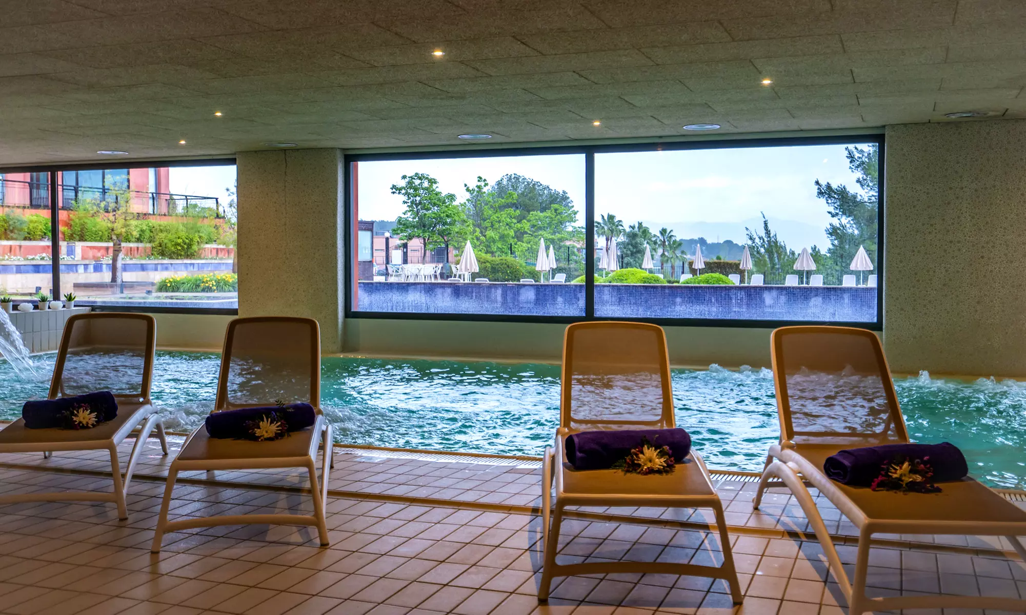 Bienestar de lujo: spa para 2 con opción a masaje y menú en resort 4*