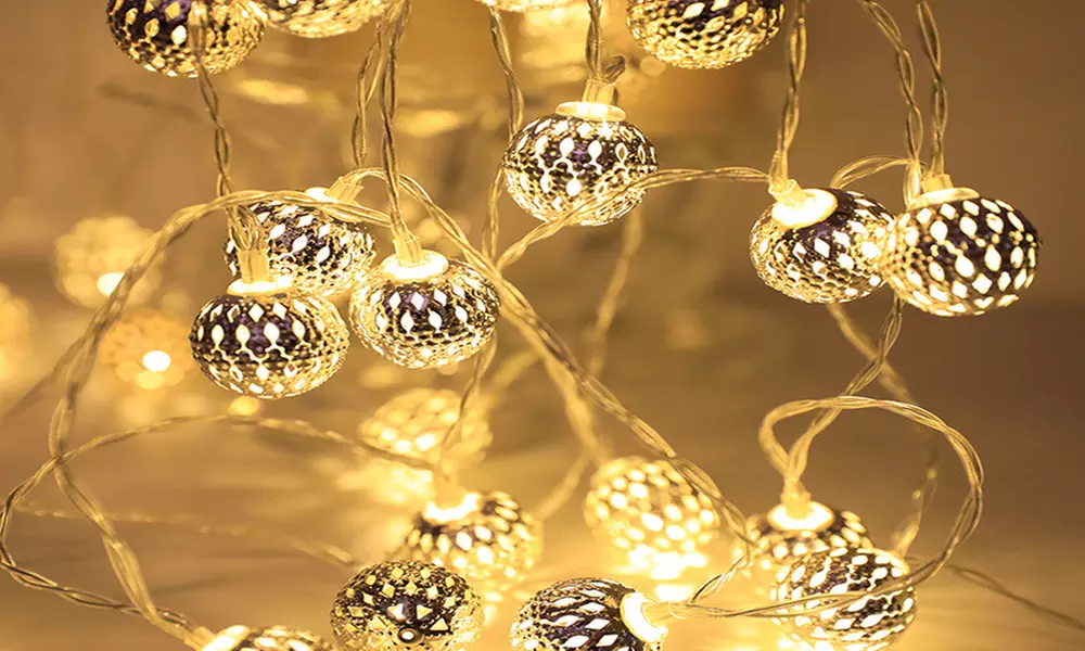 1 ou 2 guirlandes lumineuses d'inspiration marocaine alimentées par piles, de 10 ou 20 LEDs - Primary Image