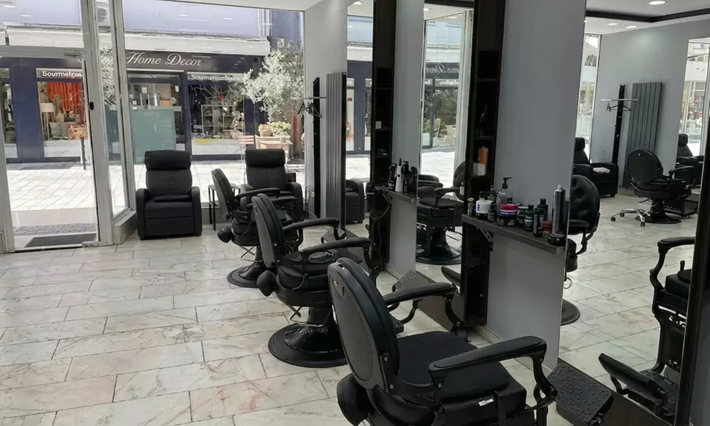 Damen-Haarschnitt, optional mit Komplett- oder Ansatzfarbe bis 2 cm