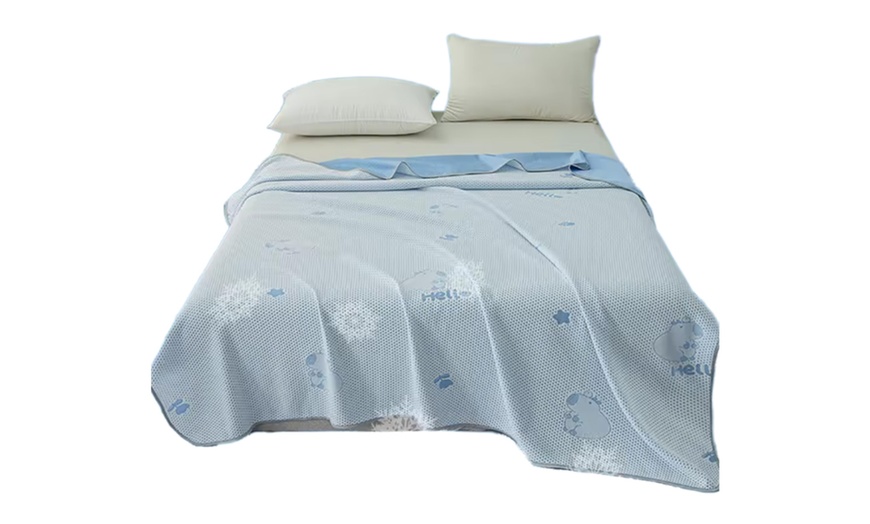 Image 11: Summer Cooling Comforter with Premium Ocean Silk Fabric