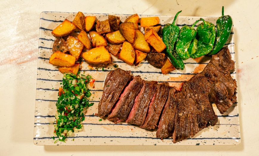 Image 1: Menú para 2 o 4 en casco antiguo de Alicante con postre y vino