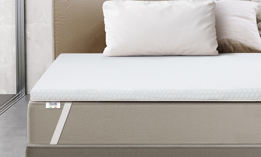 Image 1: The White Stone topper