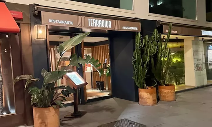 Menú especial prémium para 2 o 4 personas con botella de vino