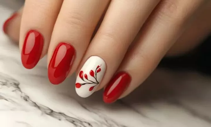 ¡Dale vida a tus uñas! 1 o 2 sesiones de manicura y pedicura semipermanente con diseño, ahora hasta un 76% - Primary Image