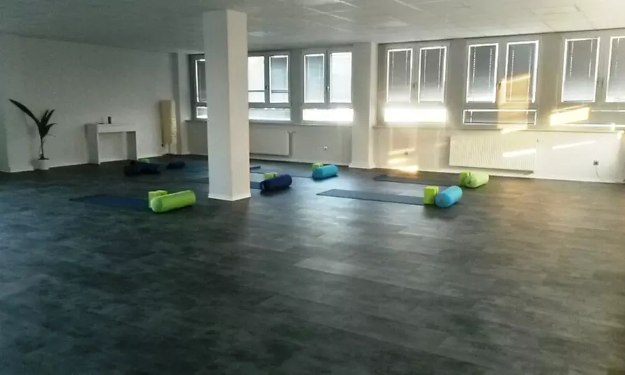 5 oder 10x Yoga nach Wahl oder 6x 60 Min. Yoga für Übergewichtige für 1 Person - Mehr Wohlbefinden (70% sparen) - Image 4