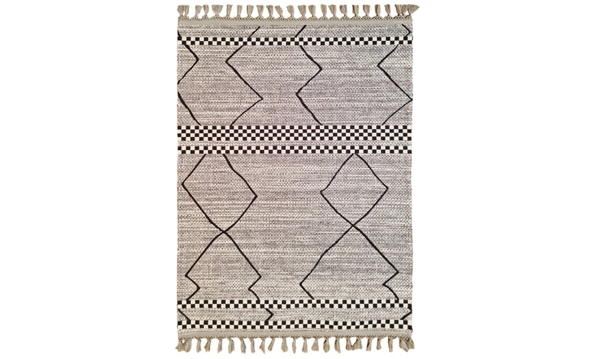 Image 2: Rechteckiger Teppich mit geometrischem Muster und Fransen