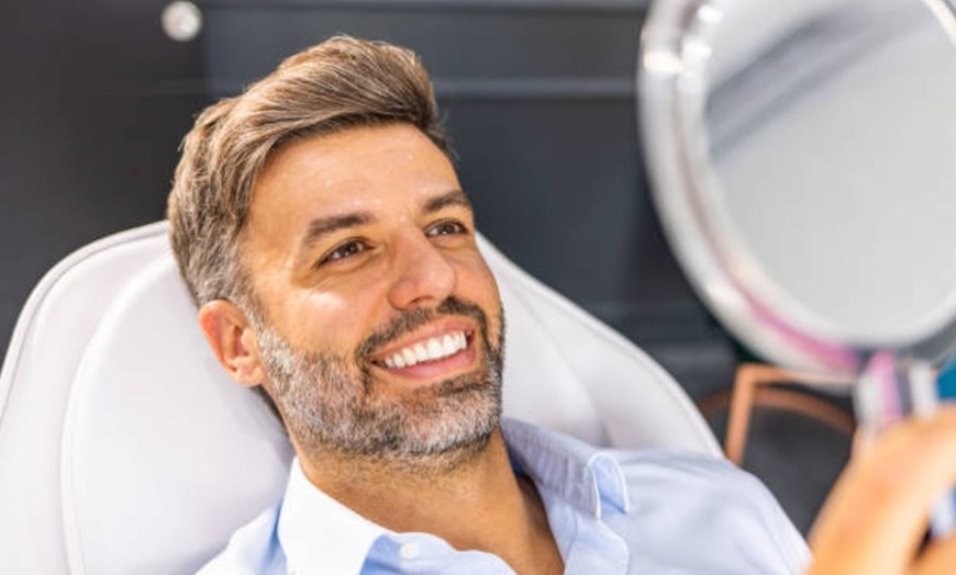 Image 9: Redefine tu rostro con un tratamiento reafirmante inyectado para 1