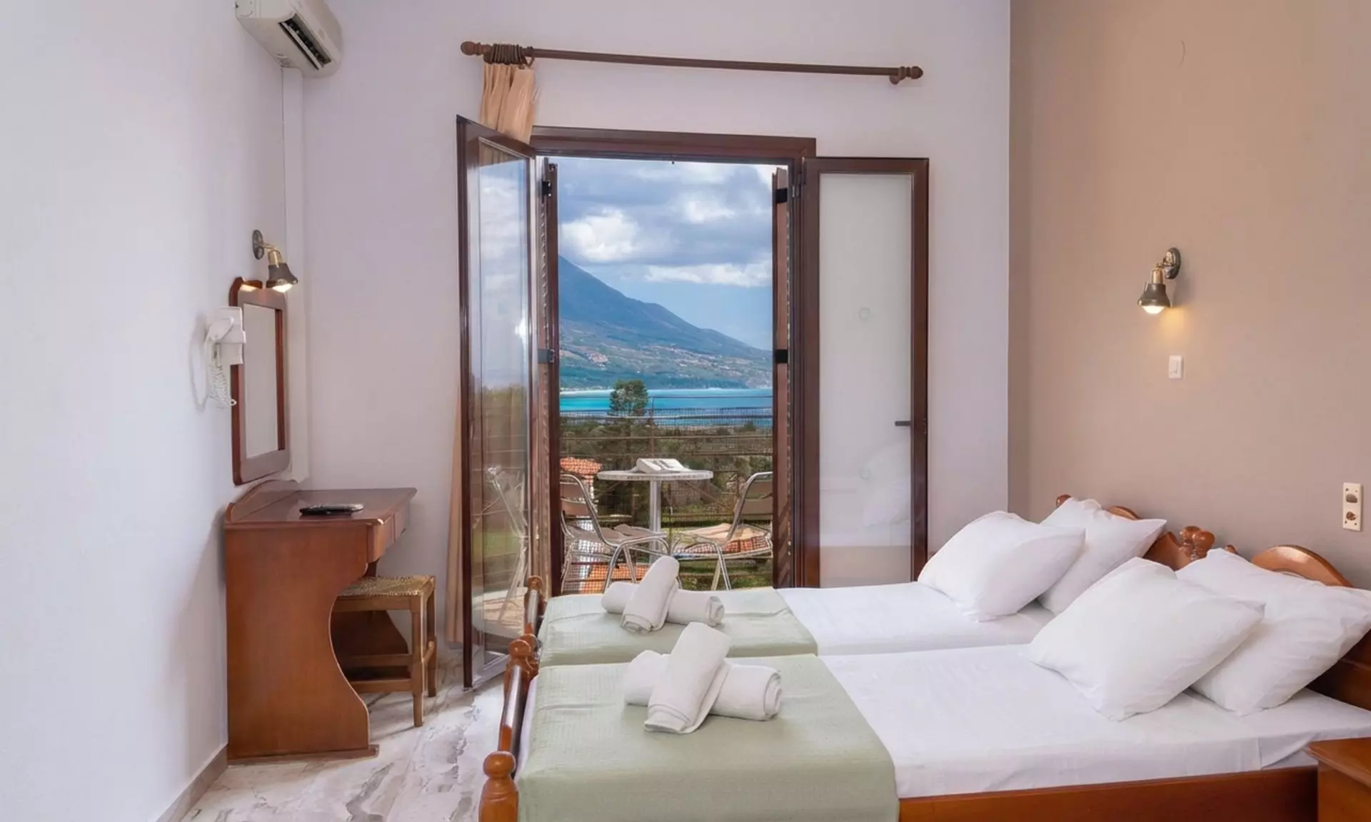 ✈ Cefalonia, Estate 2026: Volo diretto più 7 notti in hotel a rate