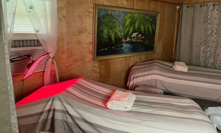 Image 4: 60 or 90-Min Full Body Massage w/ Hot Stones, Hot Towel & Aromatherapy