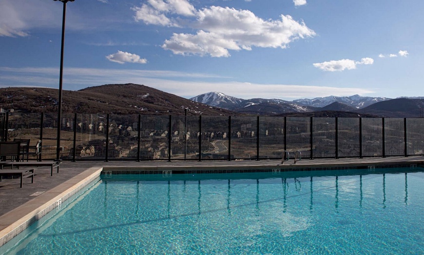 Image 50: Member Pricing: 4* Mountain Resort in Park City with Sweeping Views 
