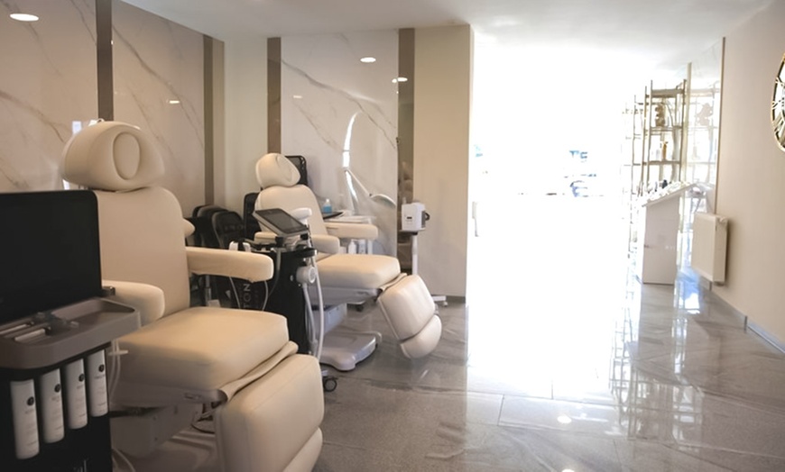 Image 4: Kosmetische Fußpflege, opt. mit Lack und/oder Pododisk-Technologie