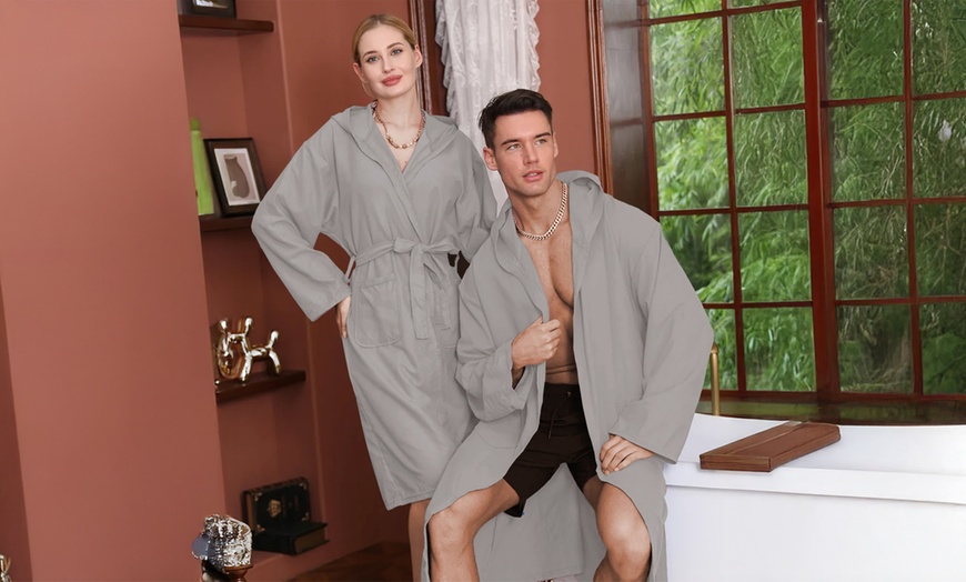 Image 8: Peignoir à capuche unisexe en microfibre douce