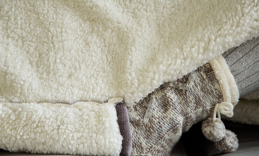 Image 3: Silentnight Snugsie USB Heated Wearable Blanket