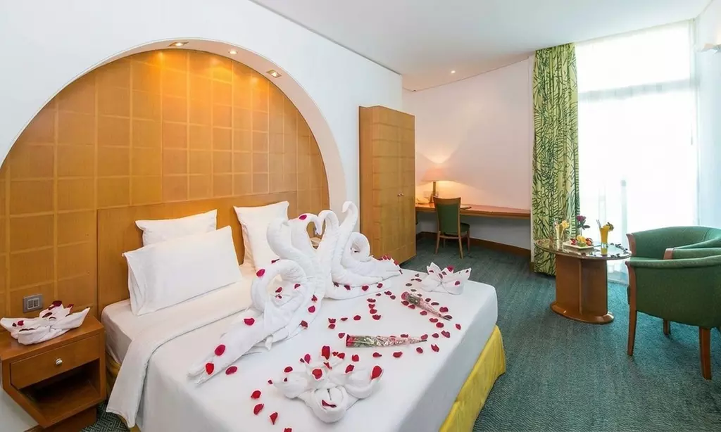 Al Ain: Mountain Staycation with Optional Breakfast