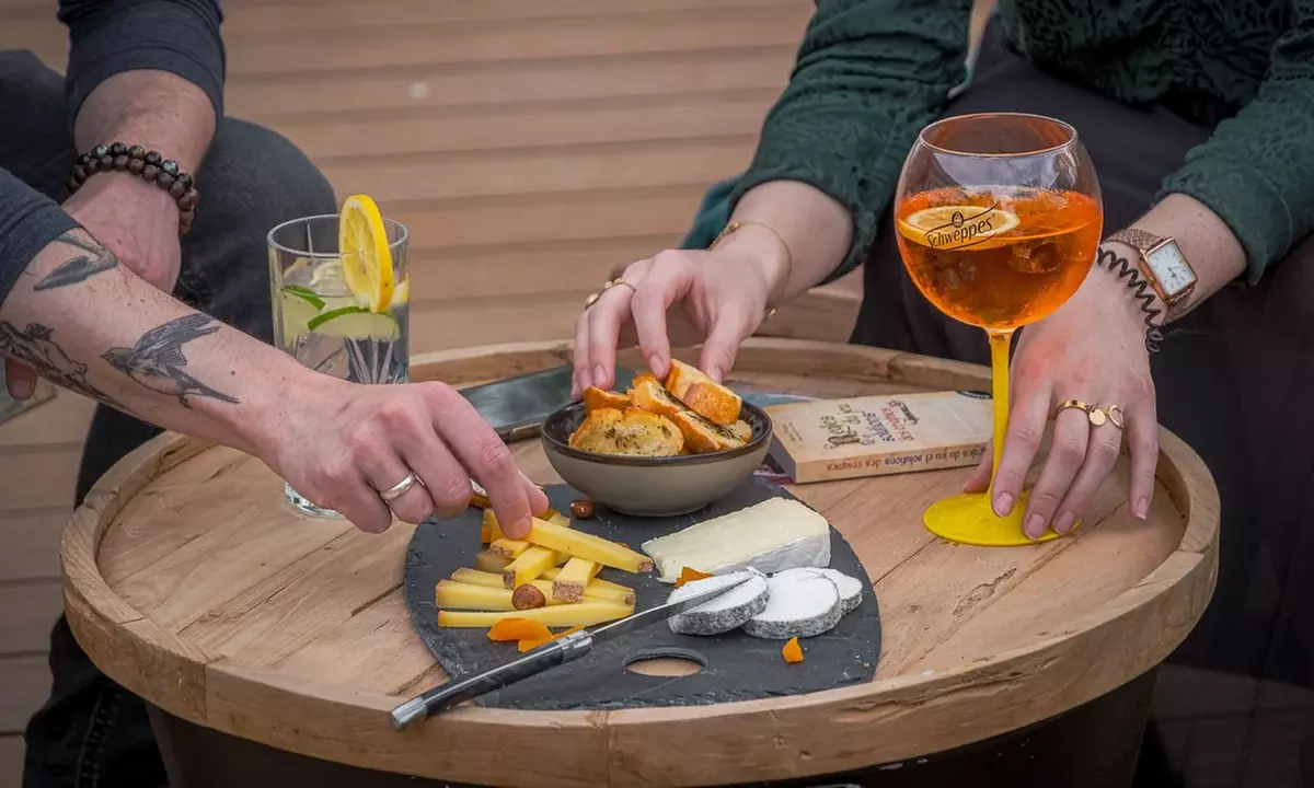 Angers Sud : chambre standard ou supérieure, option pdj et planche