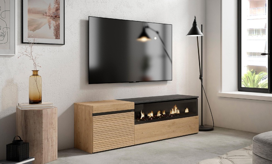 Image 7: Mueble para TV con acabado en roble y opción a chimenea eléctrica
