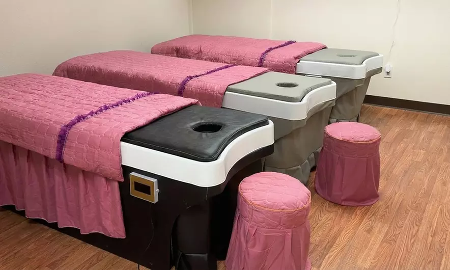 30-Minute Essential Oil Massage with 30-Minute Scalp Treatment