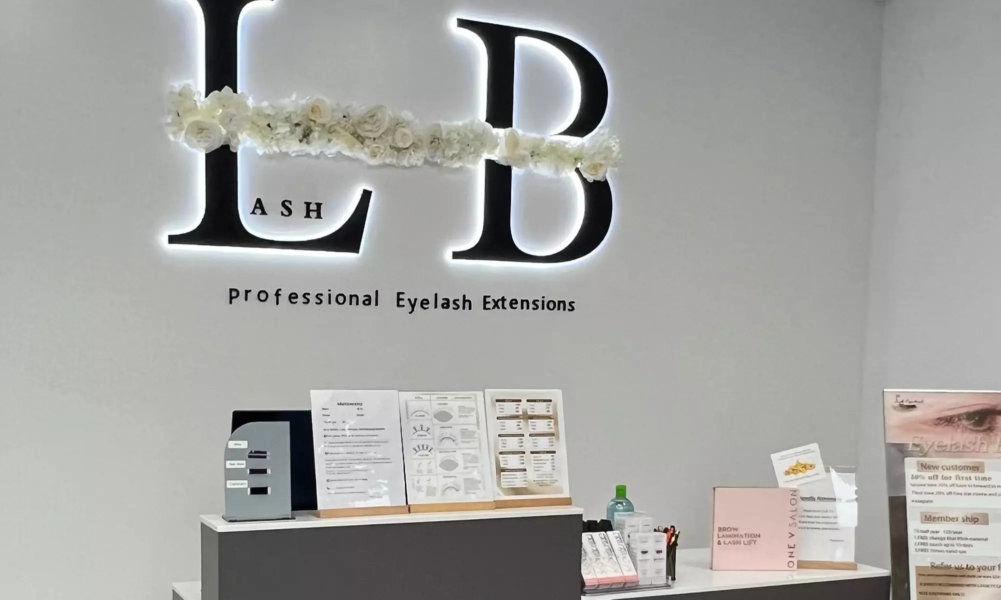 Get 60, 80, 100, Or 120 Piece Eyelash Extension Sessions for 60-Minute
