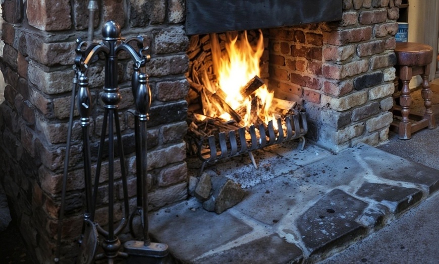 Image 3:  3-Course 18th-Century Country Pub Dining w/ Beer, Wine or Soft Drink

