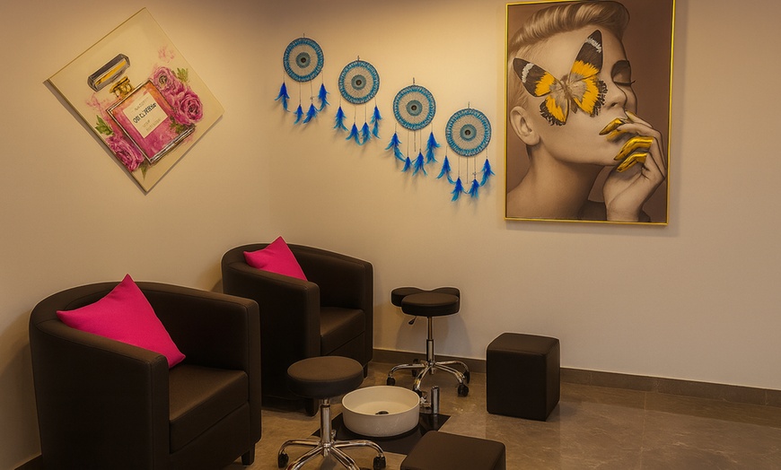 Image 3: Glow Revival: 45–75 Min Fruit, Brightening & Luxury Facials