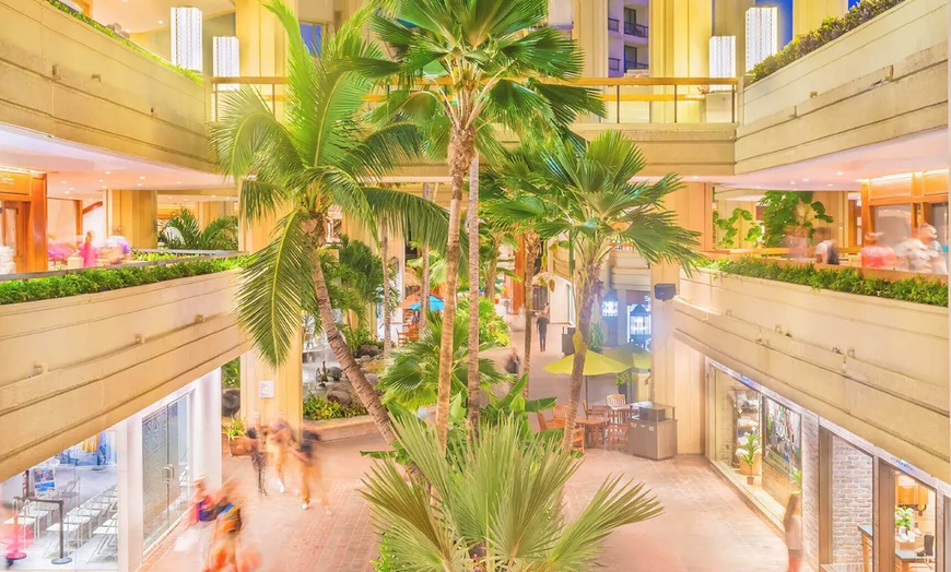 Image 9: ✈ 4-Day Hawaii Vacation with Air from Great Value Vacations