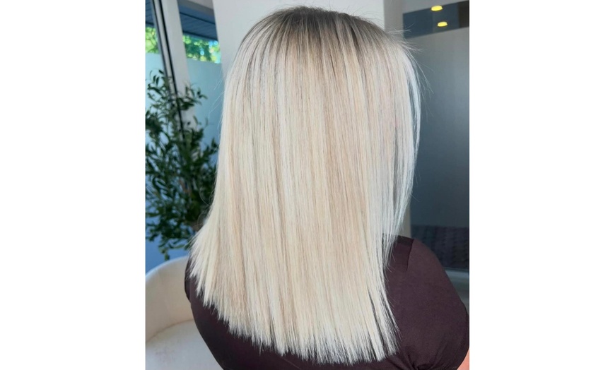 Image 3: Damen-Haarschnitt, optional mit Ansatzfarbe und Glossing