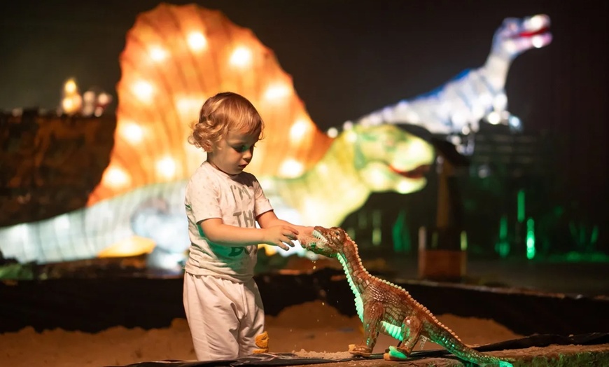 Image 2: Wunderlight im Wunderland Kalkar: All-Inclusive Zimmer & Freizeitpark