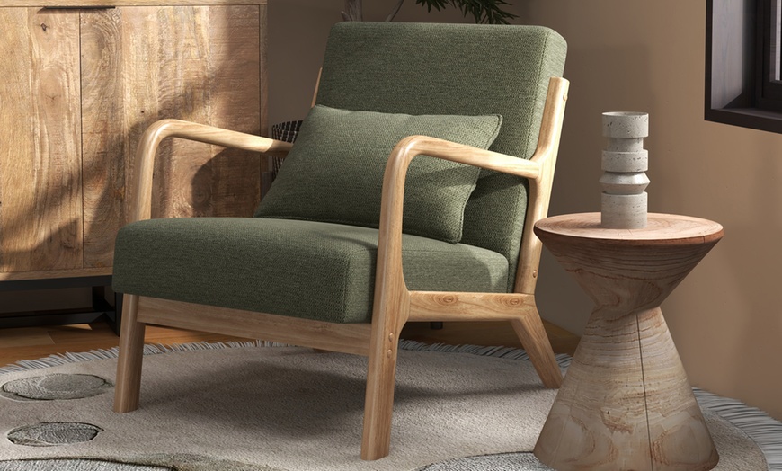 Image 18: Poltrona in tessuto e legno Zach Doosense